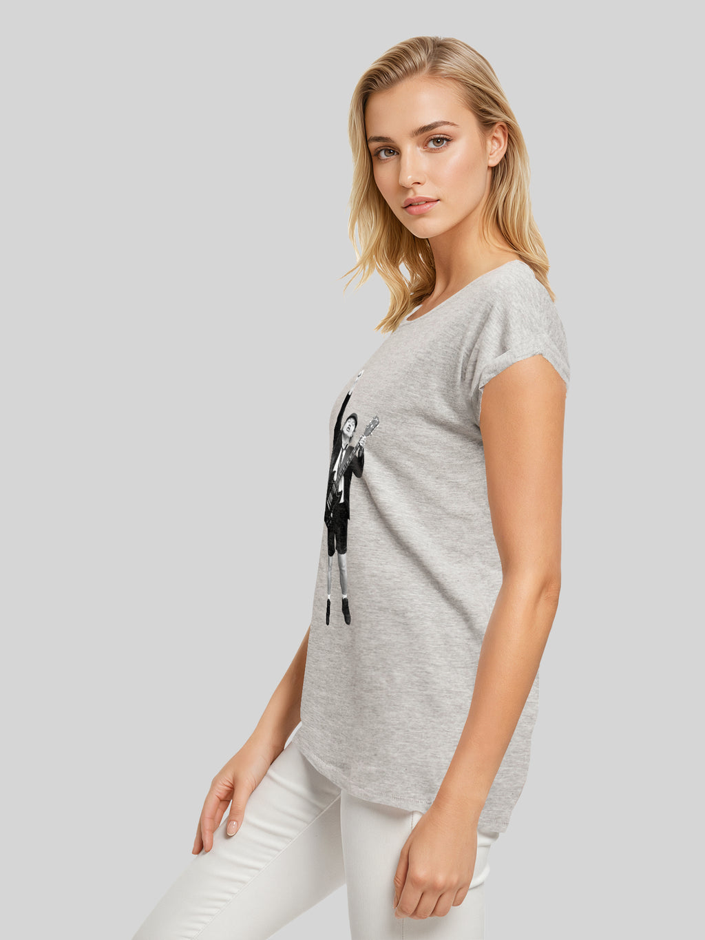 ACDC Angus Young a coupé les dames étendus