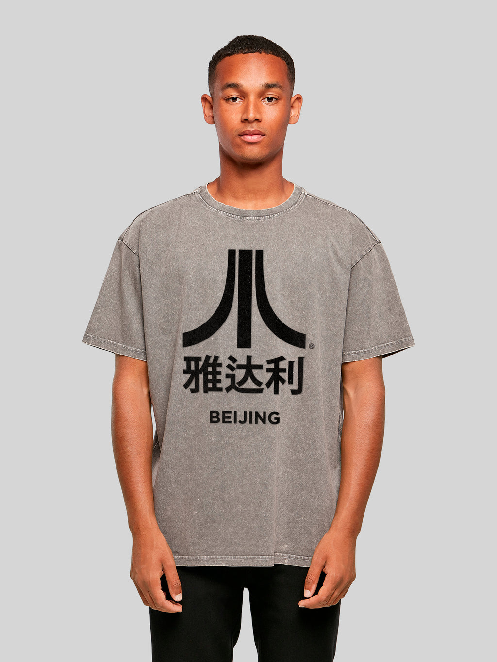 Atari Beijing Black Retro Arcade Games avec un tee surdimensionné lourds lavé acide