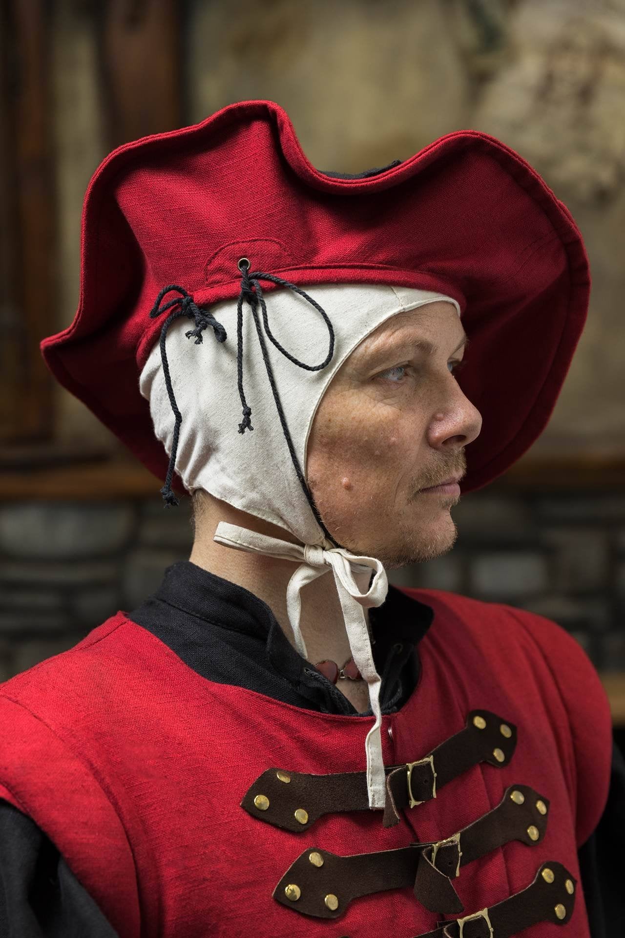 Warhammer Rüstkammer Imperialer Hut Typ C Dunkelrot/Schwarz