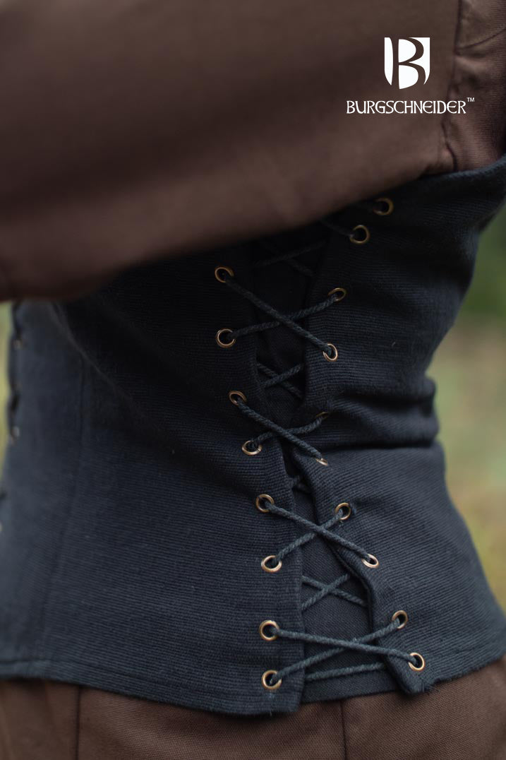 Vestir a Marian de negro.