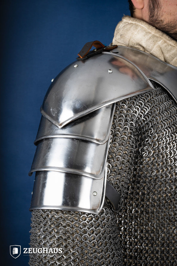 Schultern Brave Poliert